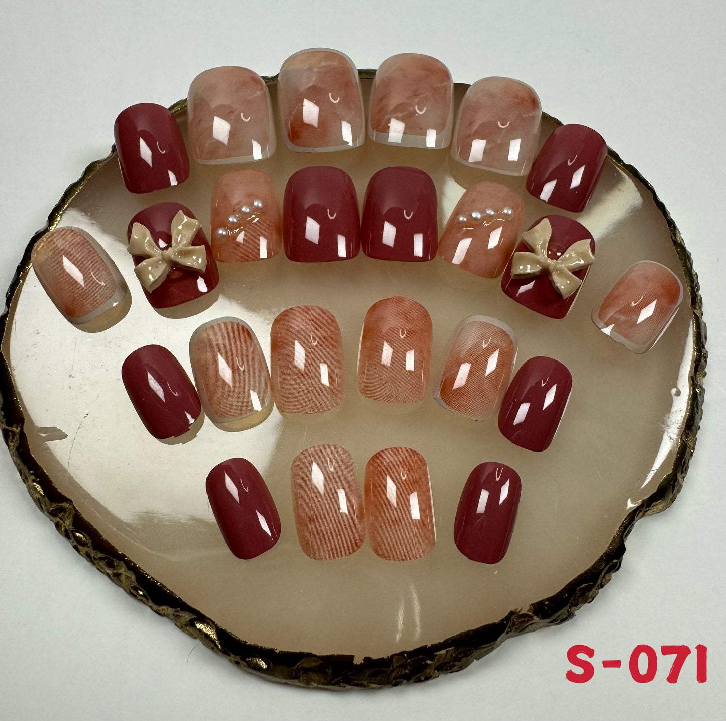 
                  
                    Press on nails S071
                  
                